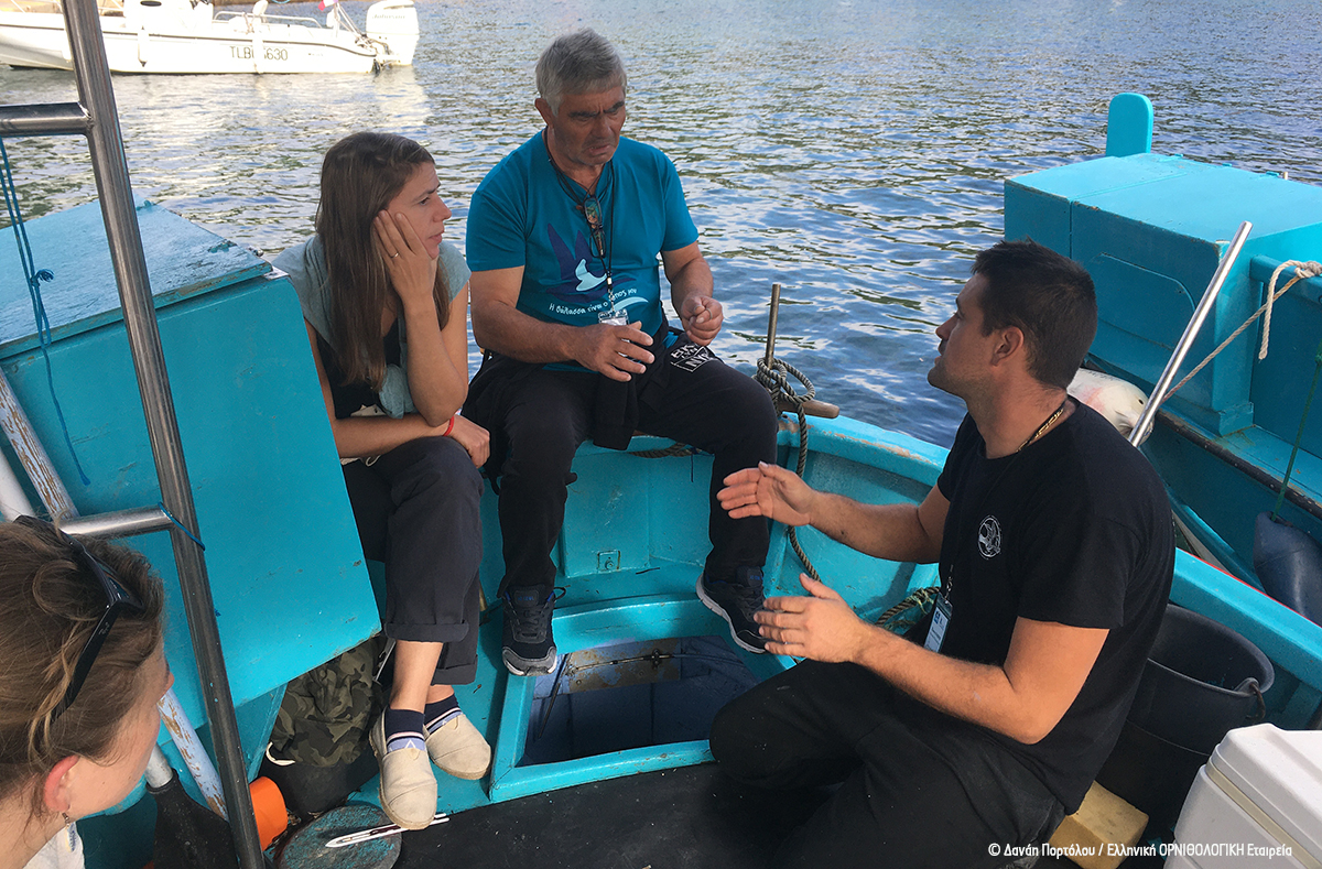 Greek fisher Kostas Biris talking with french fisher at the port du Niel photo Danae Portolou cr